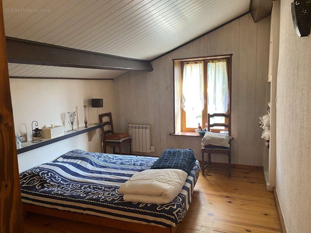 Maison à POULE-LES-ECHARMEAUX
