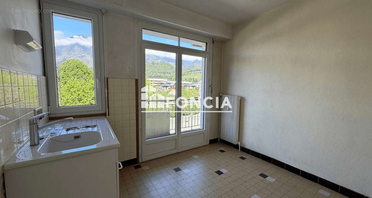À découvrir ! Appartement T2 avec balcon, cave et parking – Proche centre-ville - photo 4