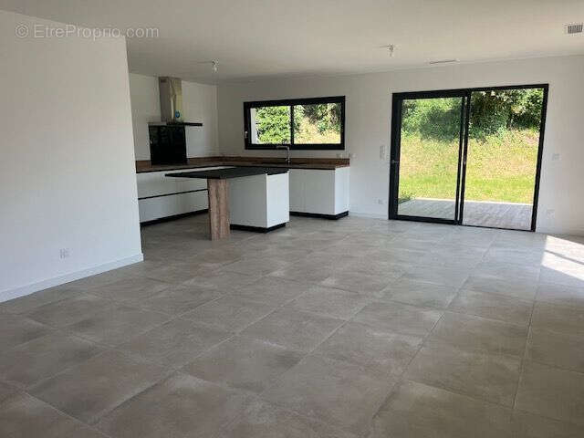 Maison 130 m² à Montardon  - photo 2