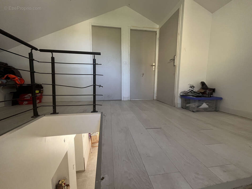 Toulon Ouest, maison 125M2, 4 chambres, parcelle 556M2, 3 parkings, dépendances. - photo 6