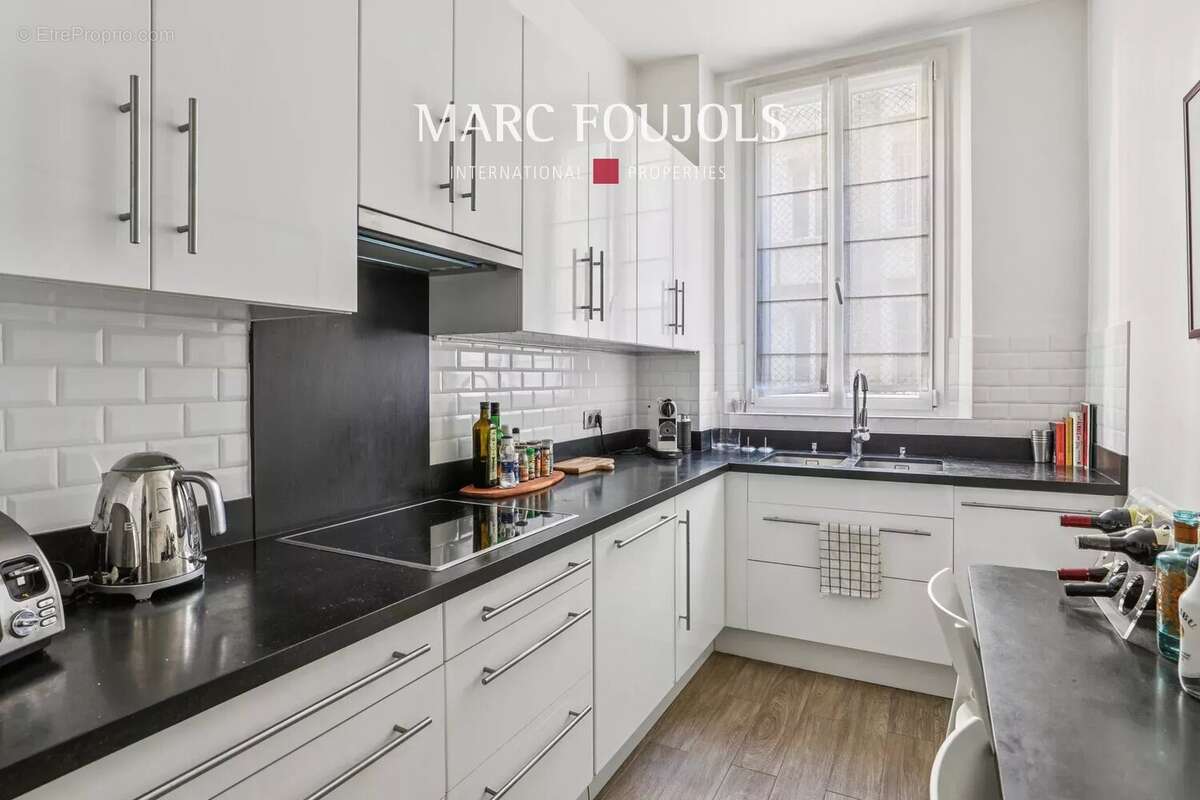 Appartement à PARIS-16E