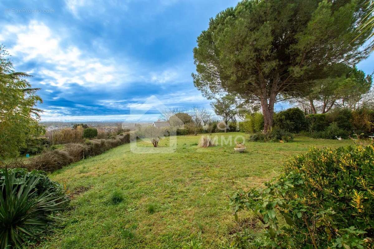 Maison à LAUZERVILLE