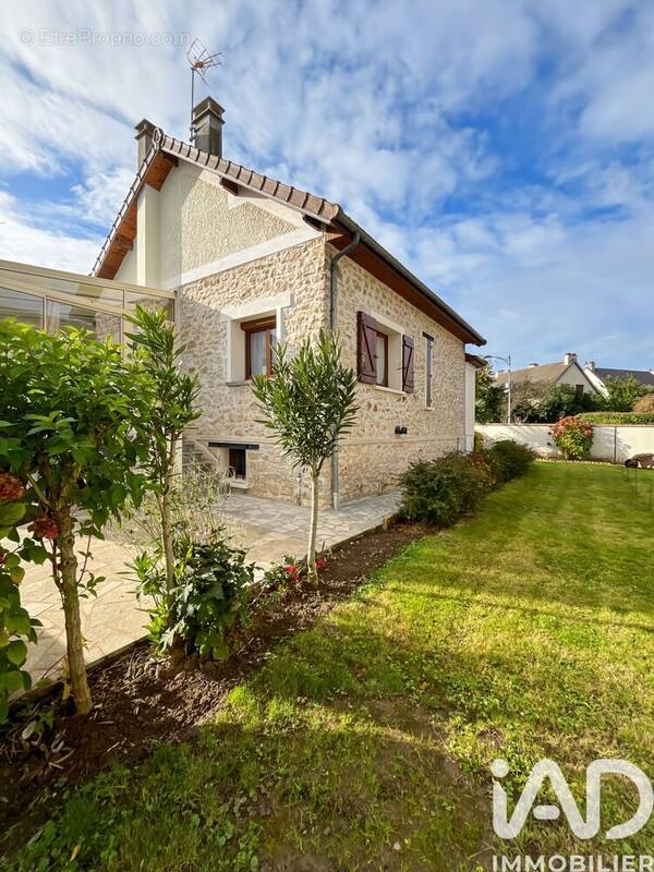 Photo 1 - Maison à BRIE-COMTE-ROBERT