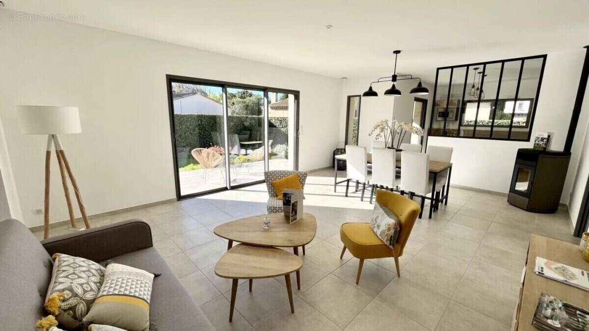 Maison à MORIERES-LES-AVIGNON