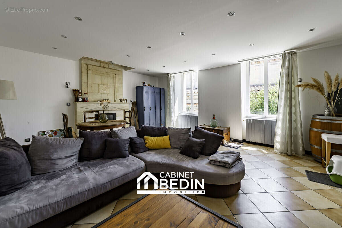 Maison 184 m² à Bourg  - photo 4