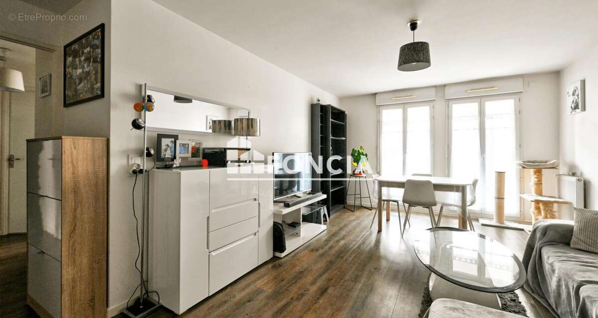 Appartement à VAUREAL