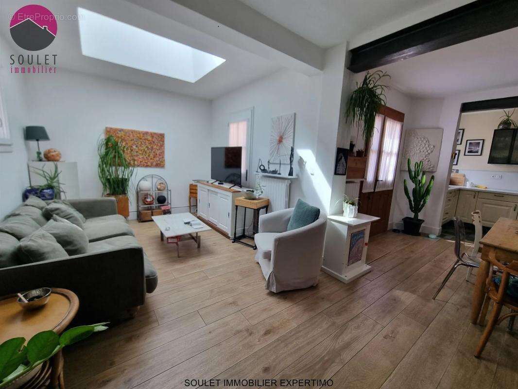 Maison à VENASQUE