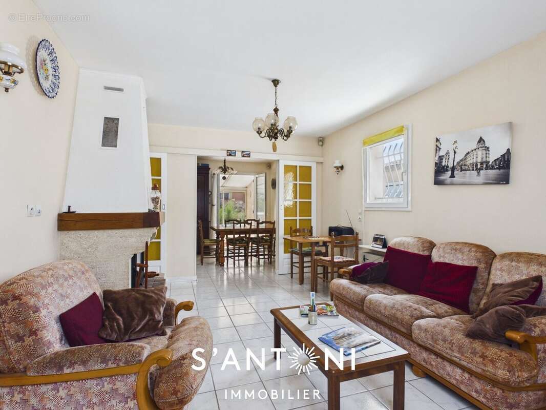 VALRAS-PLAGE  Maison 4 chambres avec jardin et garage dans un secteur recherché - photo 3