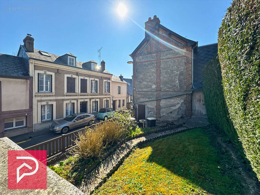 Maison en briques dans BERNAY avec jardin et garage - photo 2