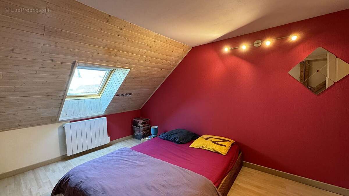 Maison familiale de 150 m² avec piscine et grand terrain, sans vis-à -vis à  Puy-Guillaume - photo 5