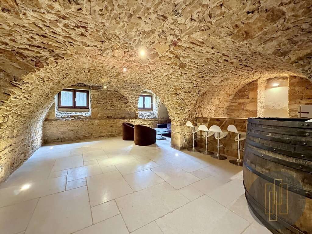 Exclusivité - Liergues Centre Bourg - Loft 5 chambres, 236 m² avec jardin et stationnements - photo 13