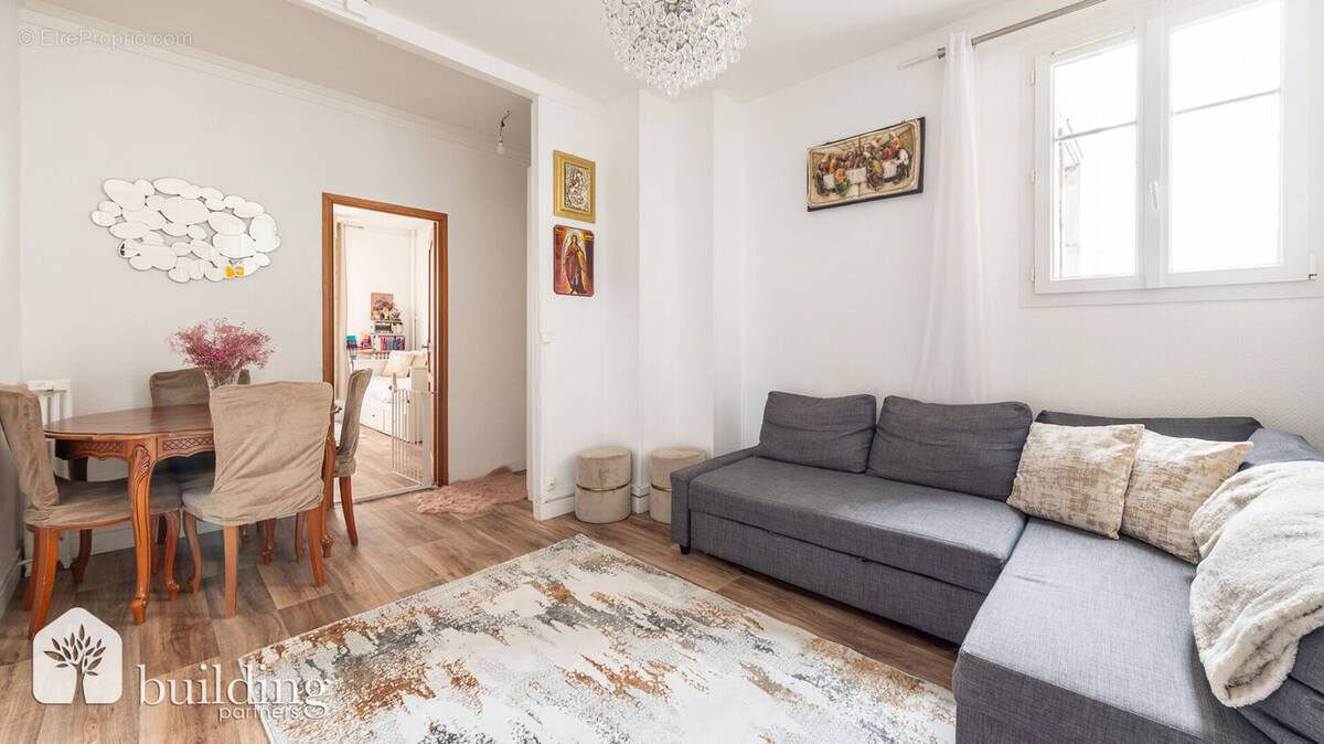 Appartement à COURBEVOIE