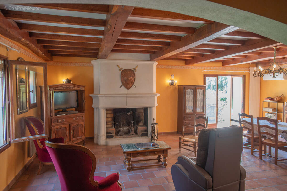Maison à PERNES-LES-FONTAINES
