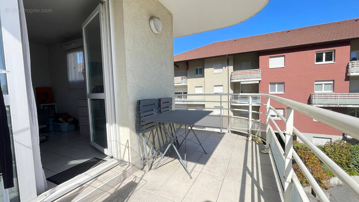 Appartement à ETREMBIERES