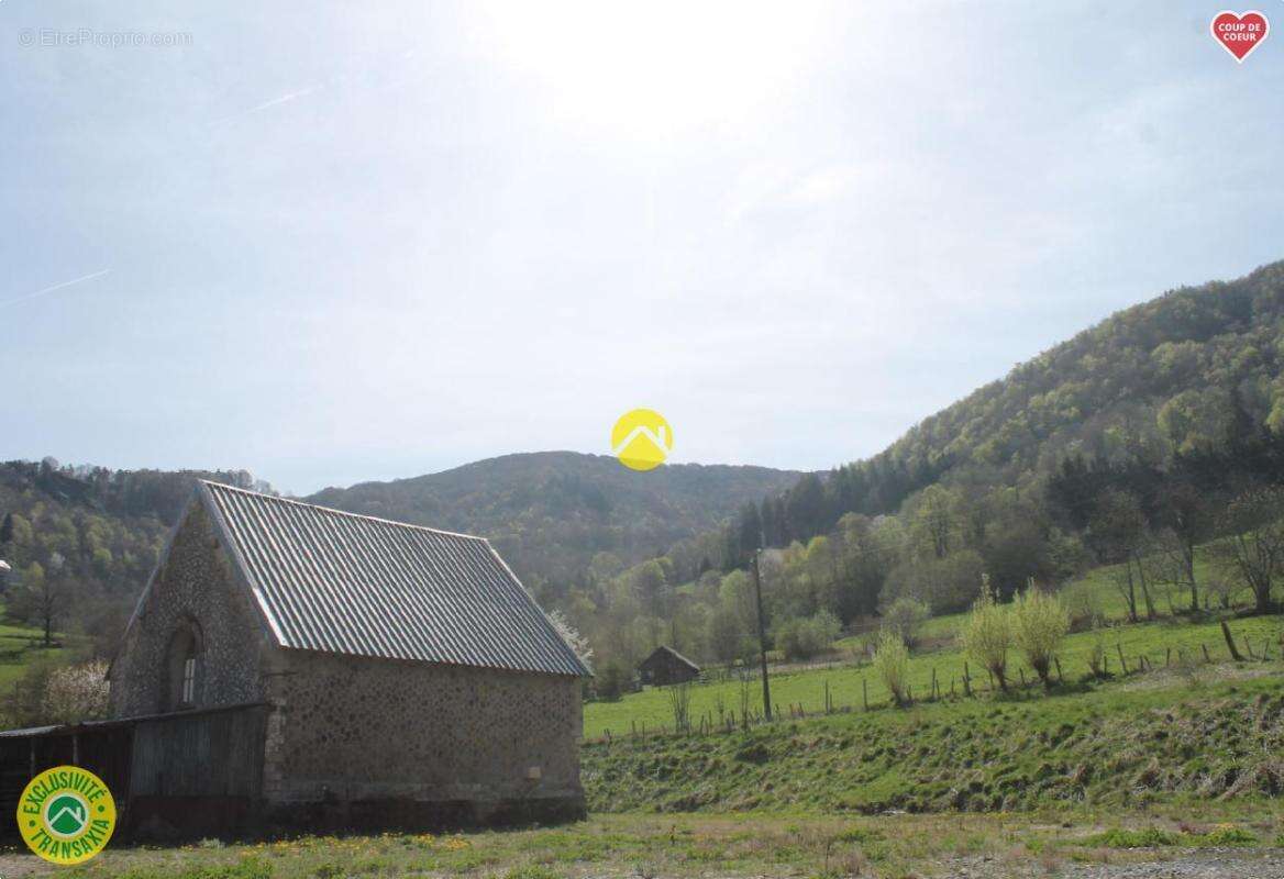 Maison à VIC-SUR-CERE