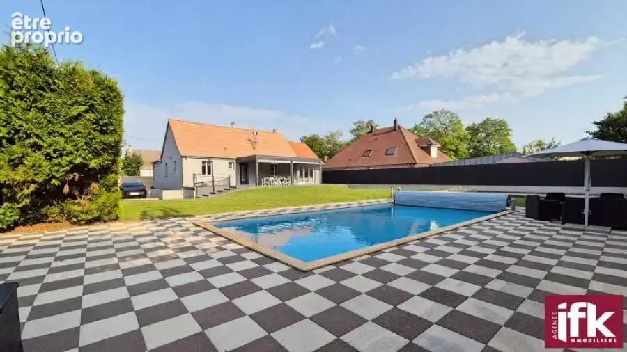 Maison plain-pied de 205 m² sur 13,52 ares avec piscine et double garage – DPE B - photo 2