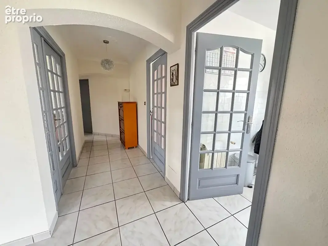 Villa 3 faces de 122 m² avec piscine - photo 7