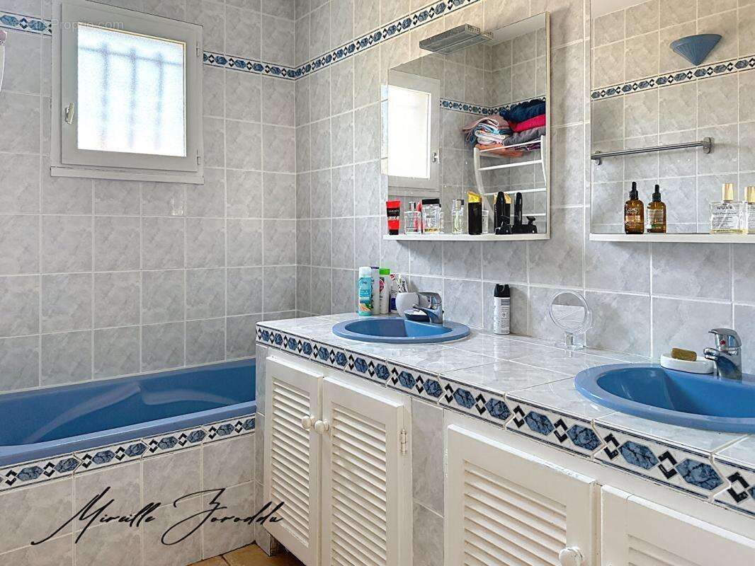 Maison à JONQUIERES-SAINT-VINCENT