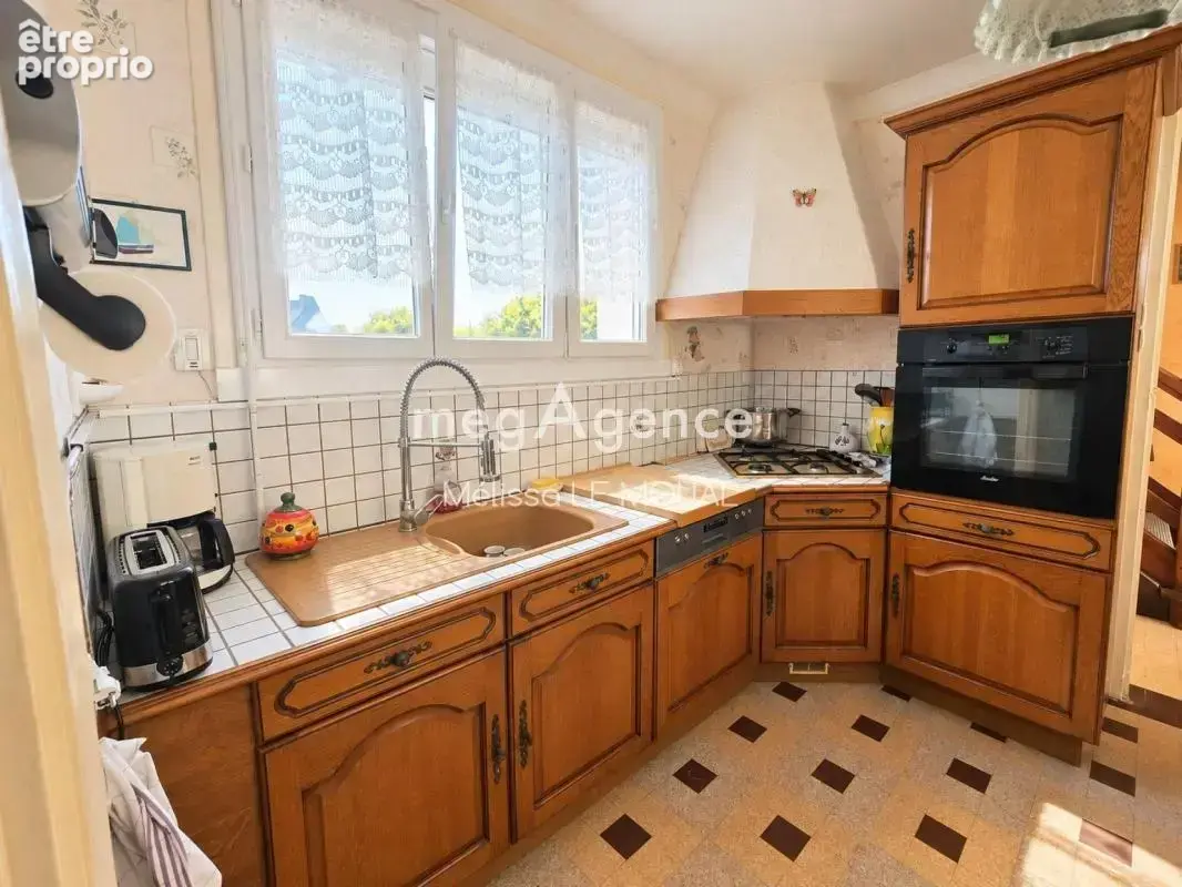RIANTEC – Maison familiale avec jardin, garage et dépendances - photo 3