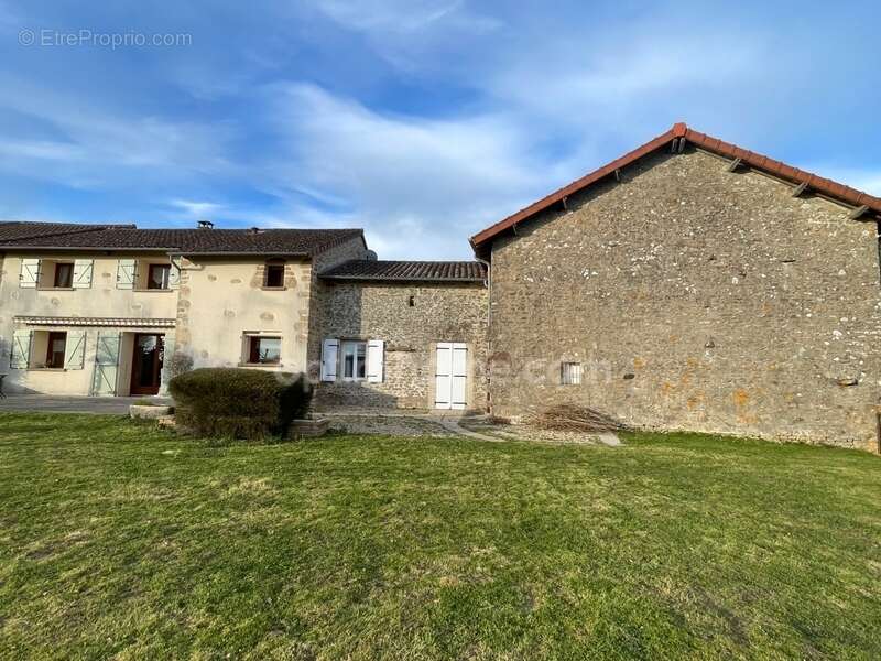 Maison à CHATEAUPONSAC