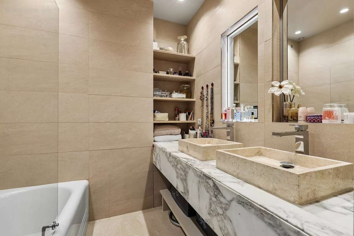 Exclusivité – paris 16e – avenue foch – appartement de prestige avec chambre de service - photo 12