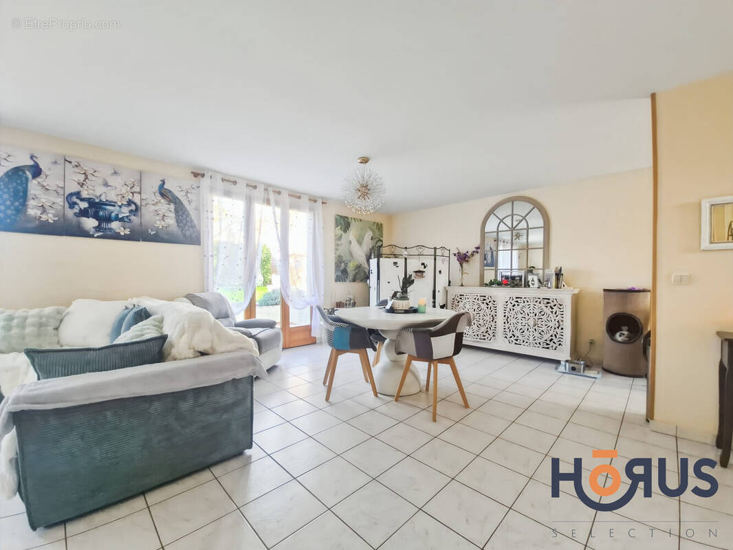 Maison à NOYEN-SUR-SARTHE