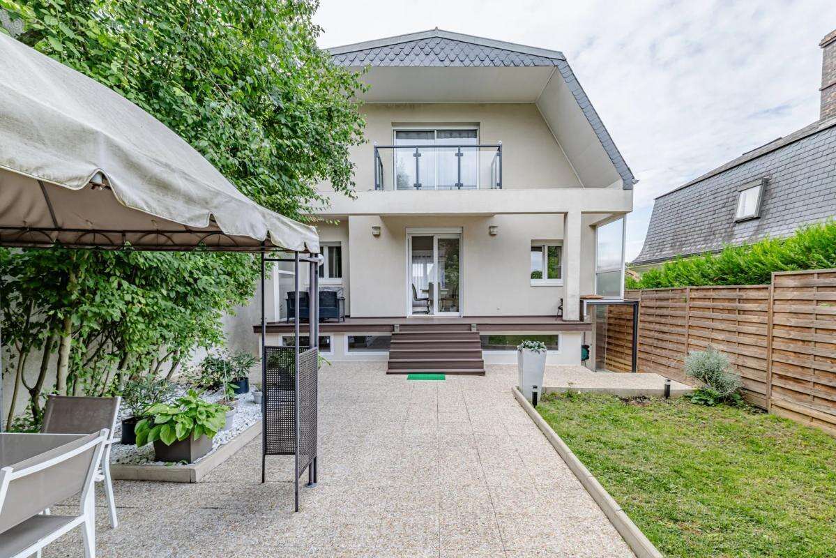 Maison à CHENNEVIERES-SUR-MARNE