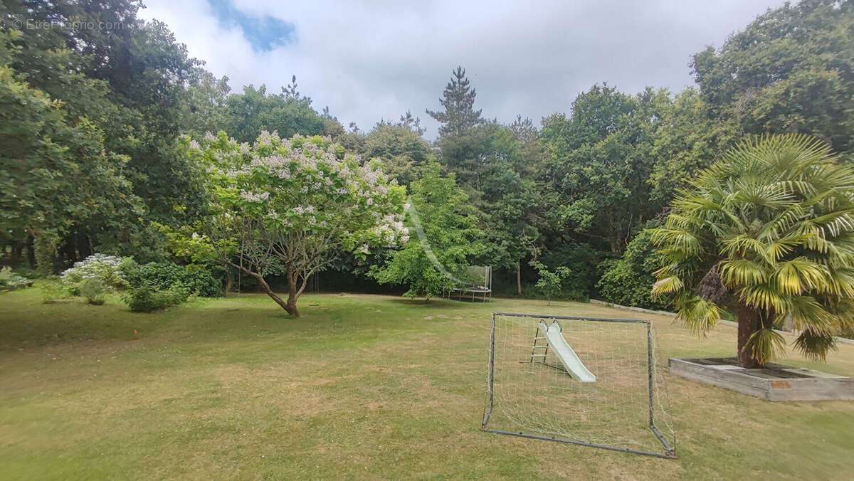 À quelques minutes d'Aizenay  Magnifique grange en pierre rénovée sur plus de 2 970 m² de terrain - photo 4