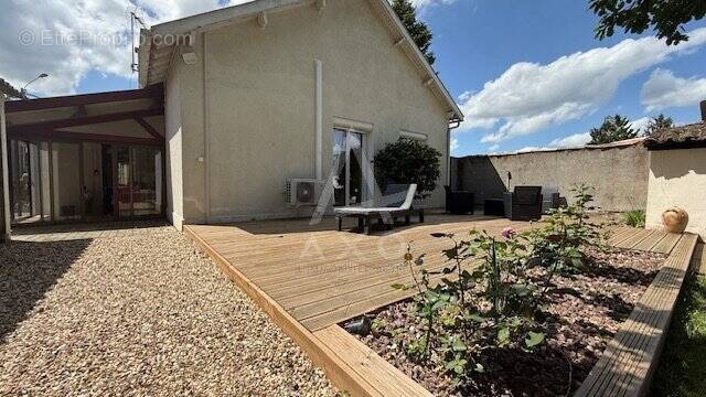 Maison à SAINT-YRIEIX-SUR-CHARENTE