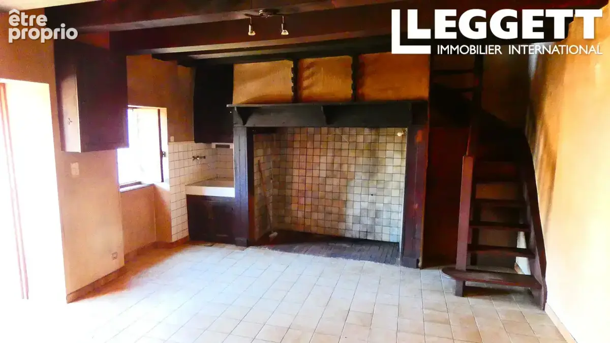 SOUS OFFRE D'ACHAT - Dans un beau village calme, maison de village à rénover et ses 2 dépendances - photo 4