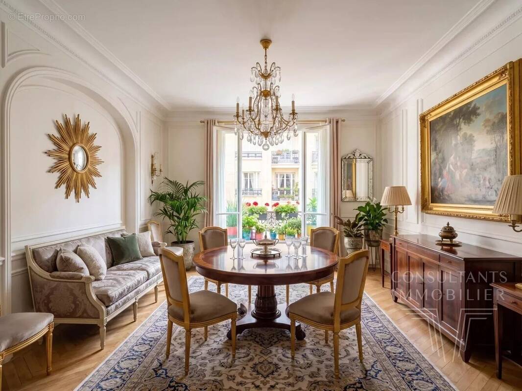 Appartement à PARIS-16E