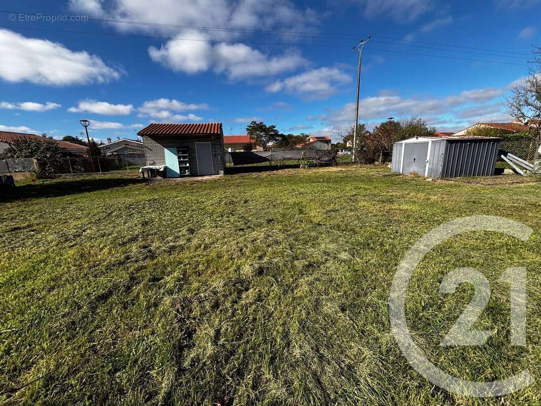 Terrain à LAGARDELLE-SUR-LEZE