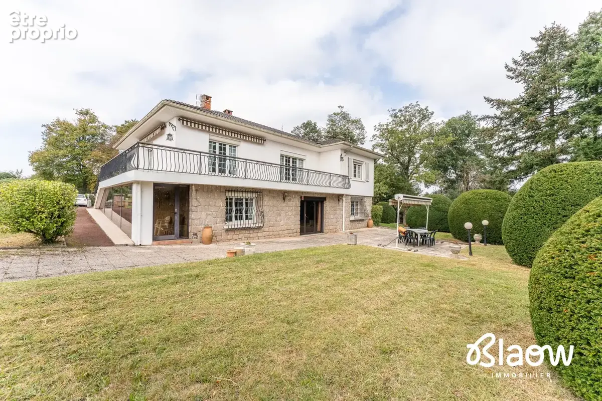 Photo Maison à Saint-Laurent-De-Mure au prix de 940 000€