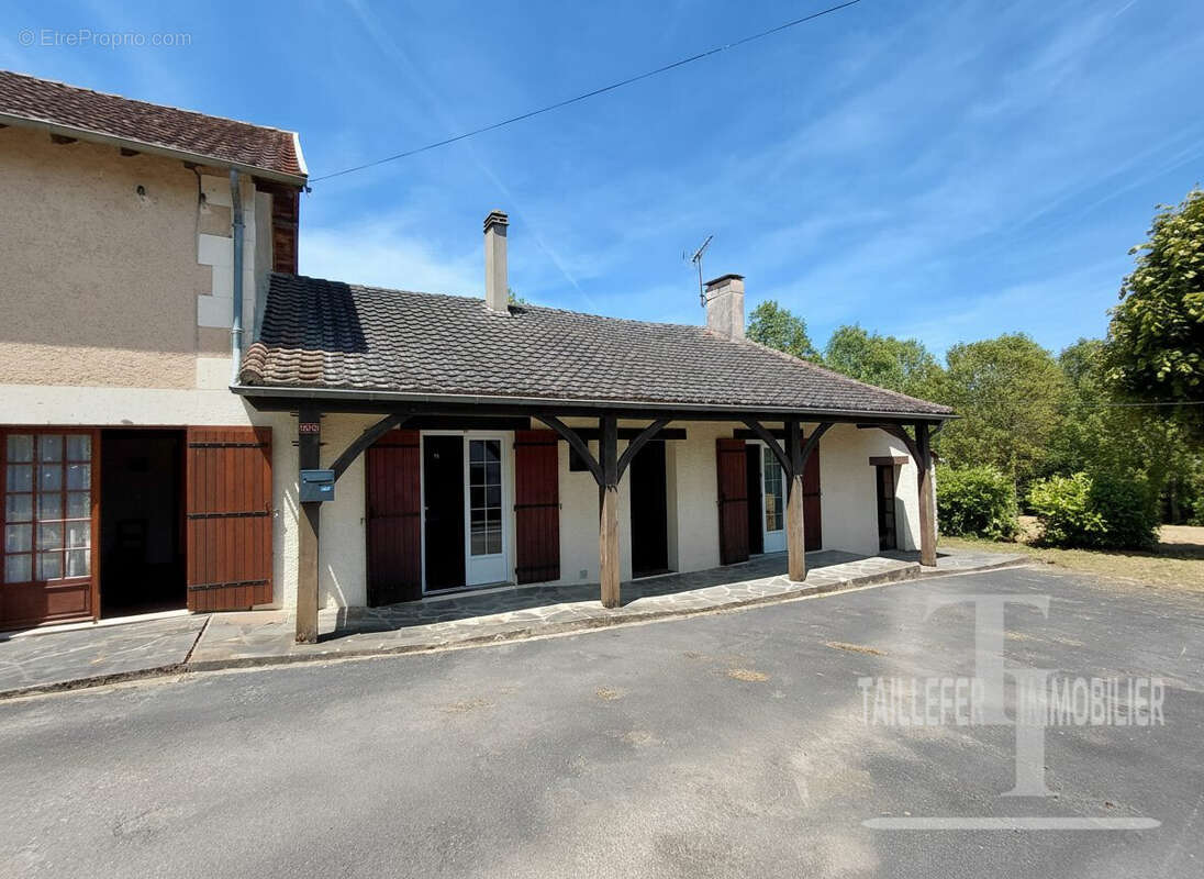 Maison à MILHAC-D'AUBEROCHE