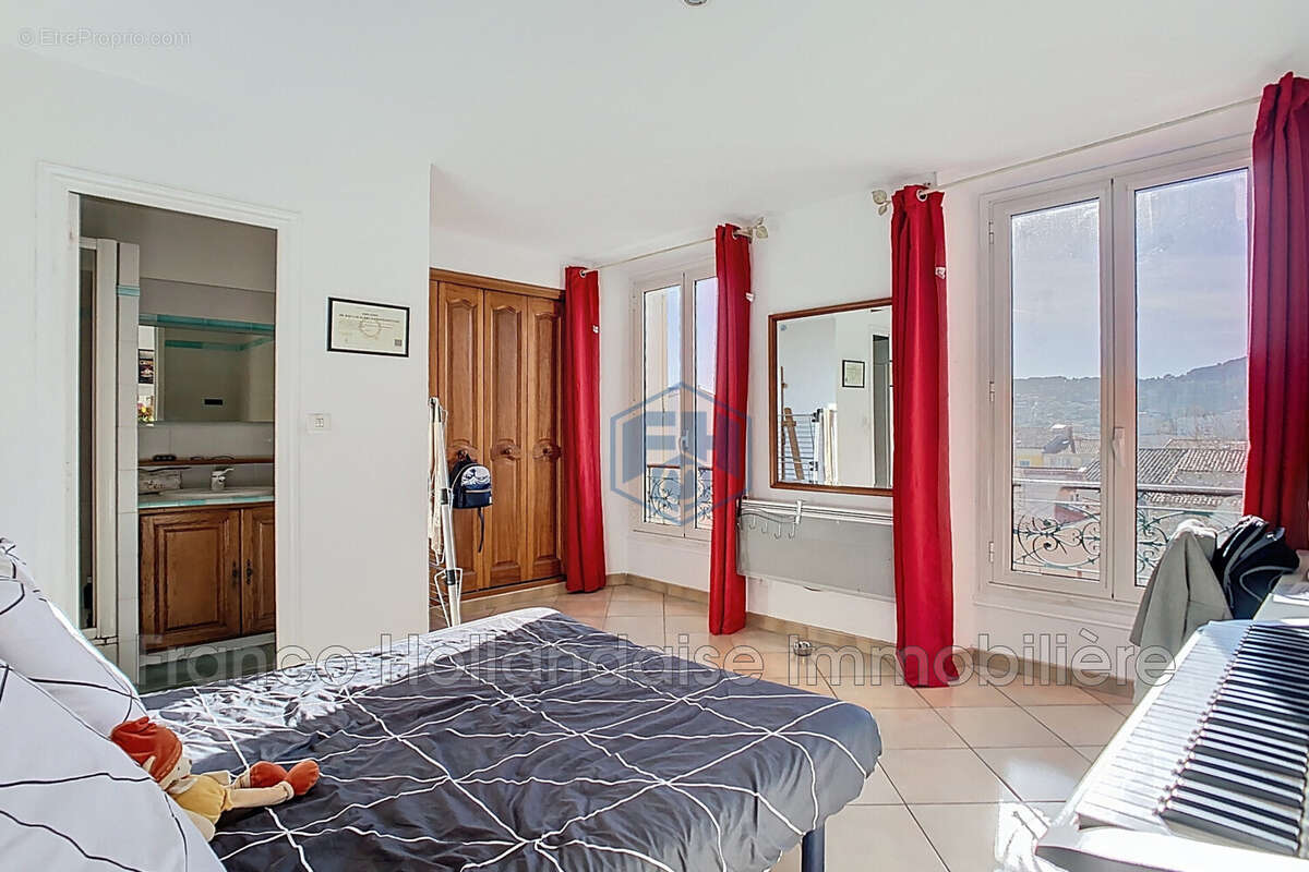 Maison 300 m² à Vallauris  - photo 6