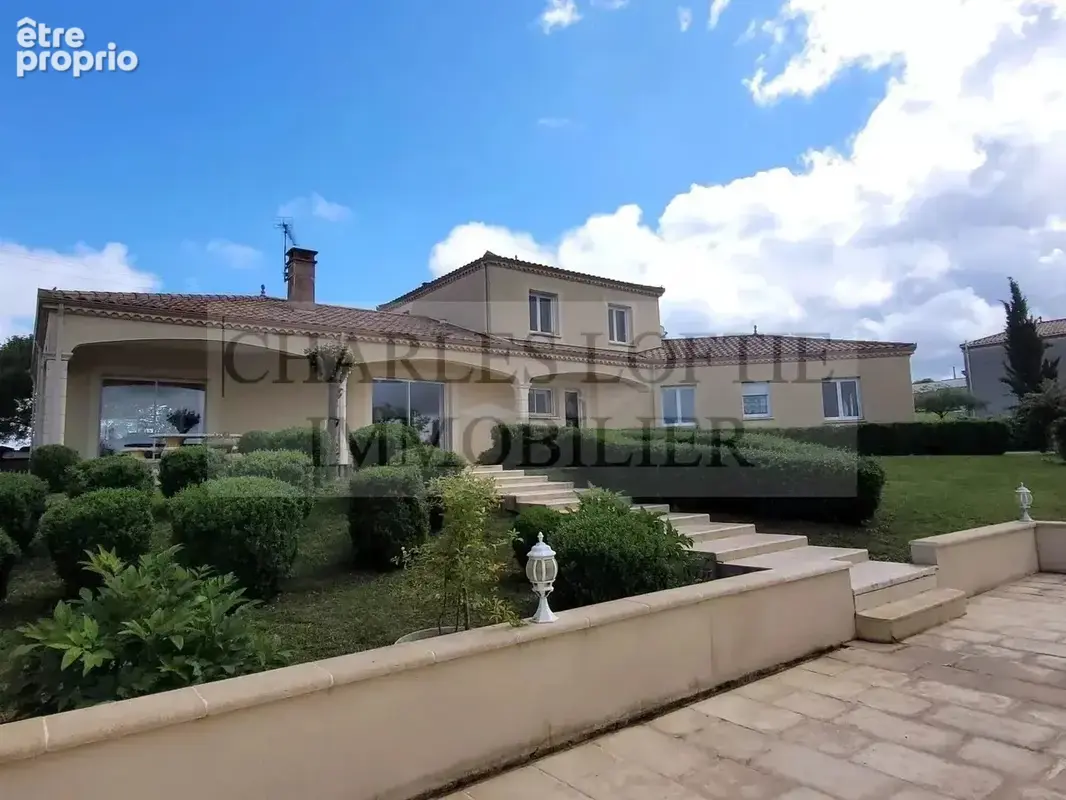 Superbe villa avec piscine, garage et dépendances sur un terrain de plus de 5600 m², à 10 minutes de Cahors. - photo 16