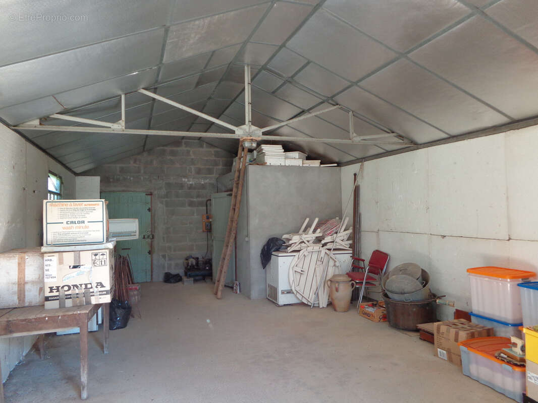 Civray, maison 122 m2 environ, garage, grand atelier, terrain 1500 m2 environ - photo 6