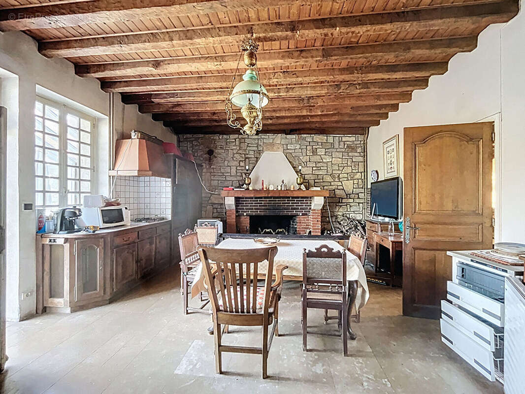 Maison à SAINT-BROING-LES-MOINES