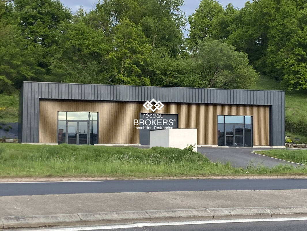 Façade - Commerce à THIERS