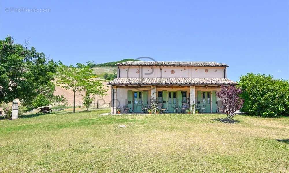 Ferme restaurée du XVIIIe siècle avec 6 chambres + 3 appartements pour invités sur 27 hectares près de Cagli, Marches. Piscine,  - photo 12