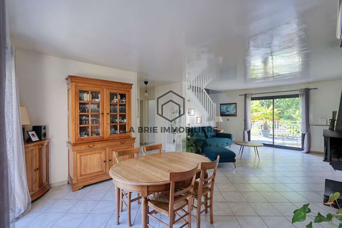 Maison 138 m² à Perigny  - photo 5