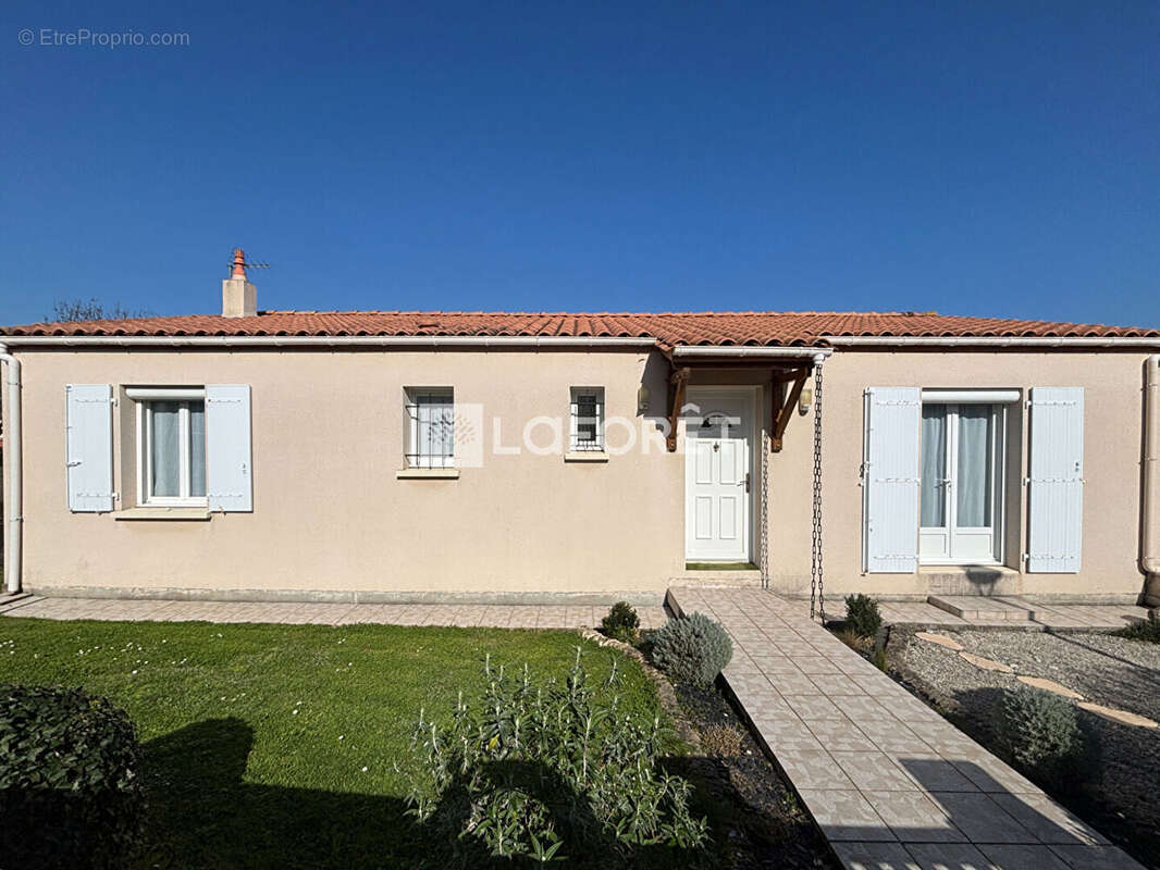 Maison à SAINTES