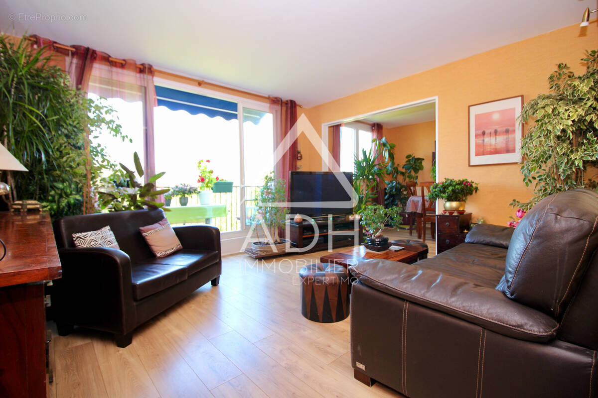 Appartement à NEAUPHLE-LE-CHATEAU