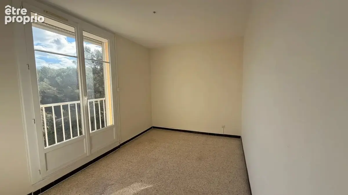 A saisir T4 lumineux avec balcon, place de pkg et cave - photo 3