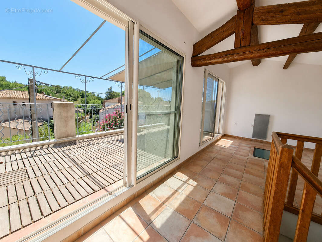 Belle maison avec grande terrasse à Trinquetaille à proximité du centre-ville d'Arles - photo 4