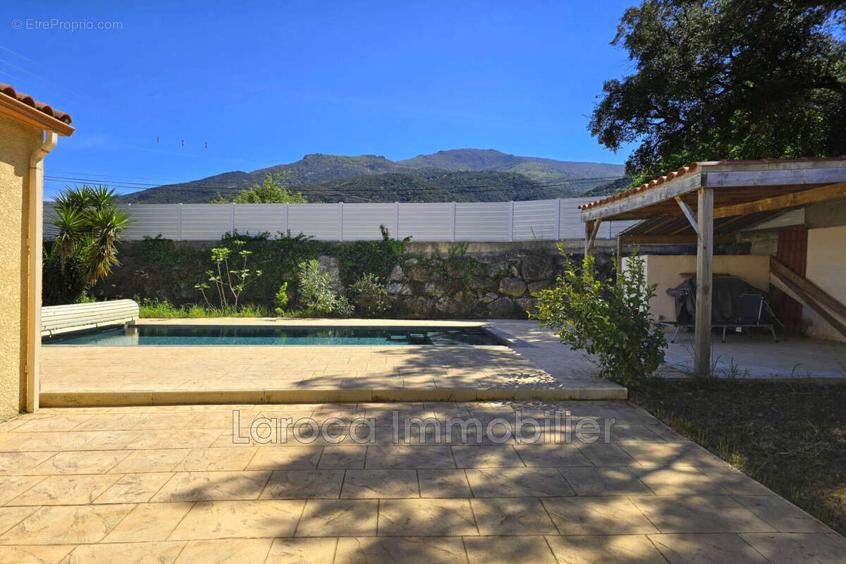 Maison à LAROQUE-DES-ALBERES