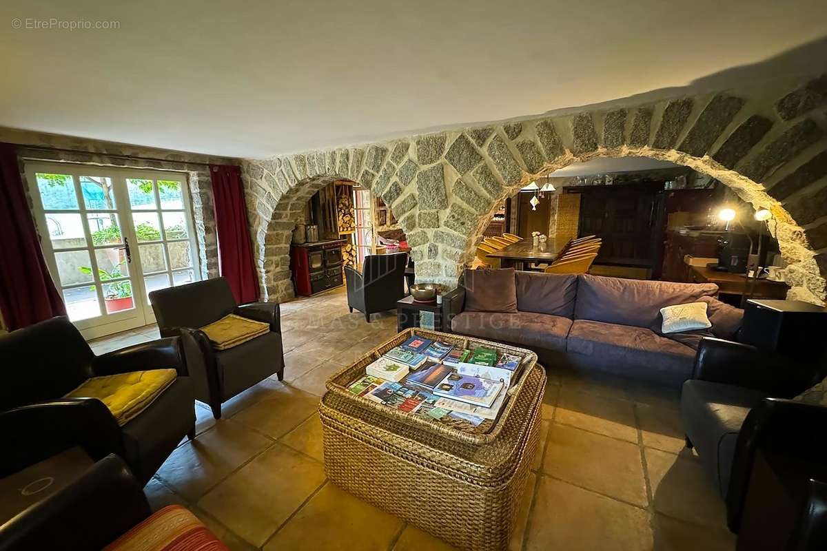 Maison à SAINT-LAURENT-DE-CERDANS