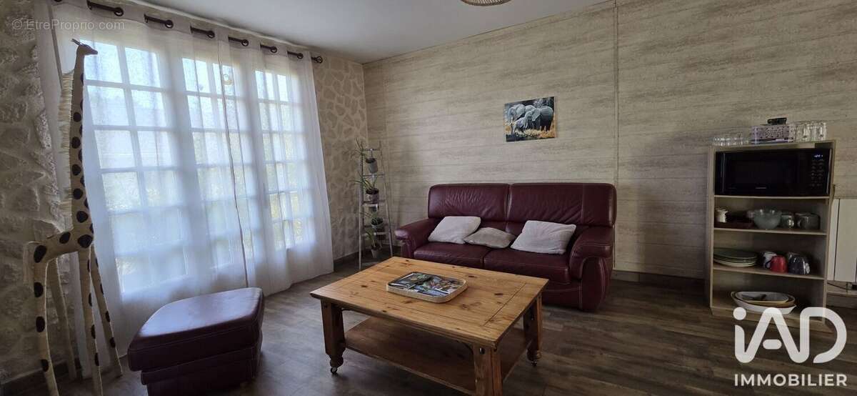 Maison 70 m² à Nuaille  - photo 4
