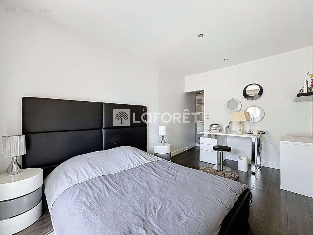 Exclusivité  - Maison rénovée 3 chambres avec cour  et bureaux indépendants - A proximité immédiate de MONSOULT - photo 11
