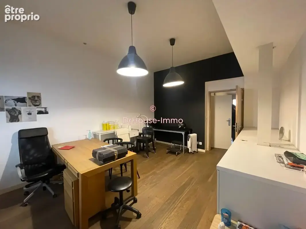 Commerce 45 m² à Marseille-1e  - photo 2